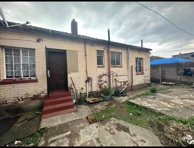 10 BEDROOM HOUSE FOR SALE IN GERMISTON STATION